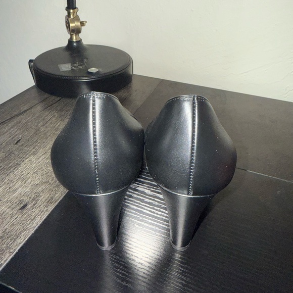 CHRISTIAN LOUBOUTIN VIBELLA POINTED TOE HALF D'ORSAY PUMP 7 1/2 - Picture 3 of 9